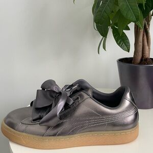 Women 10 Puma Women Basket Heart Luxe Sneakers Silver Leather Gum Sole Fat Laces